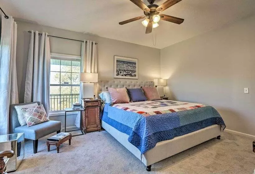 Family Farmhouse On 160 Acre Ranch W/ Hiking Trail