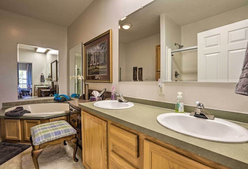 Family Farmhouse On 160 Acre Ranch W/ Hiking Trail