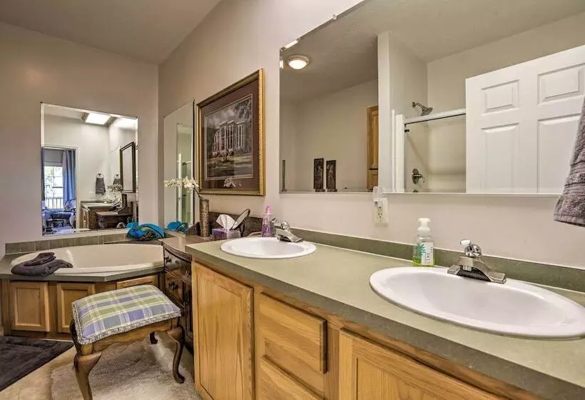 Family Farmhouse On 160 Acre Ranch W/ Hiking Trail