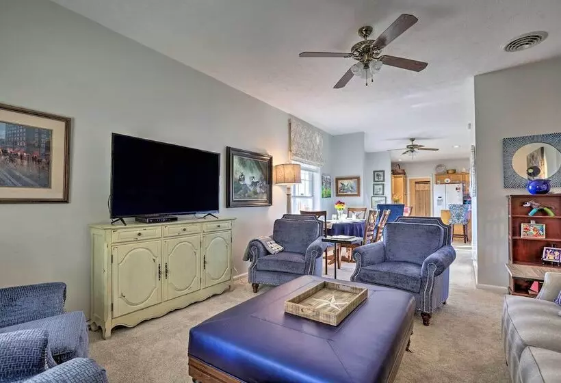 Family Farmhouse On 160 Acre Ranch W/ Hiking Trail