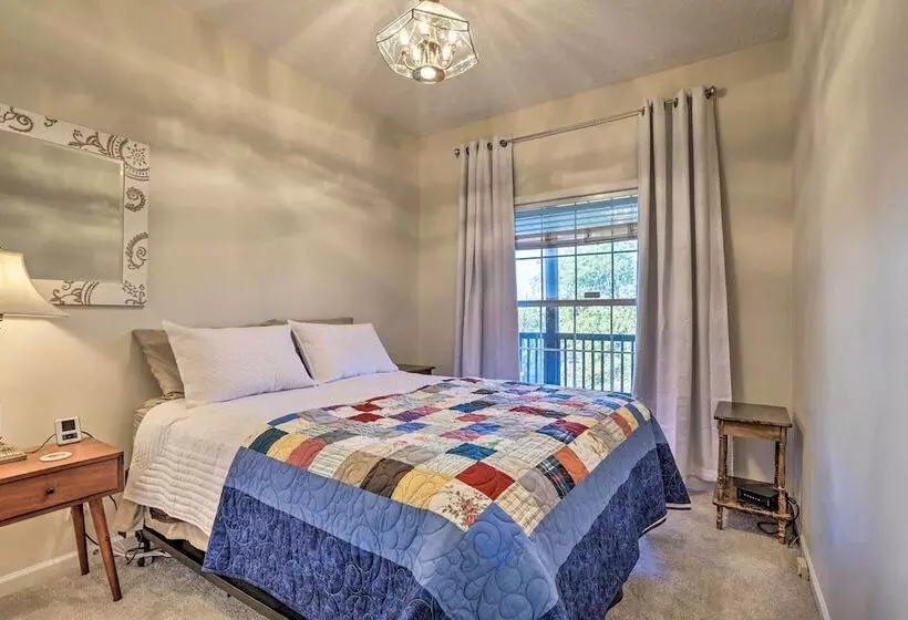 Family Farmhouse On 160 Acre Ranch W/ Hiking Trail