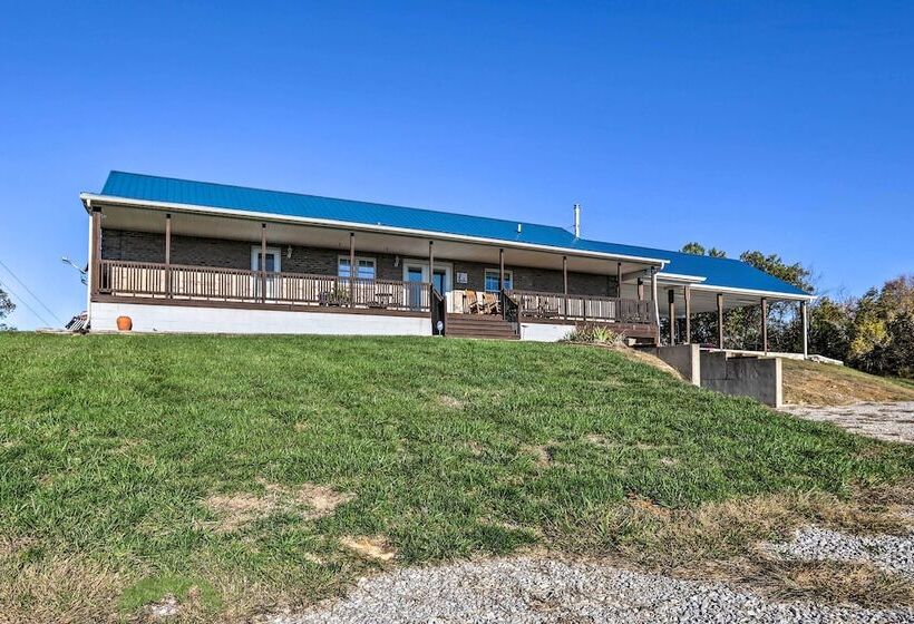 Family Farmhouse On 160 Acre Ranch W/ Hiking Trail