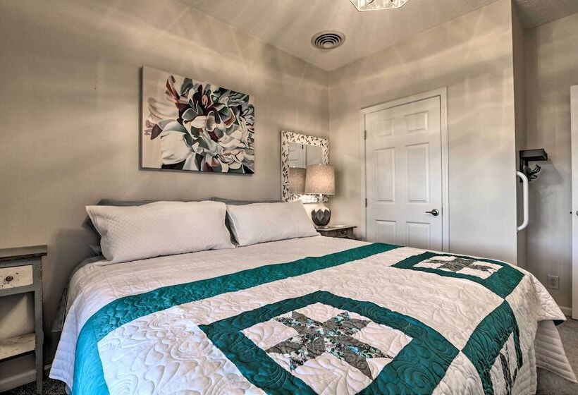 Family Farmhouse On 160 Acre Ranch W/ Hiking Trail