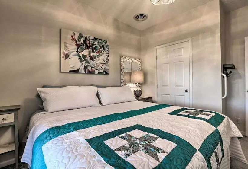 Family Farmhouse On 160 Acre Ranch W/ Hiking Trail