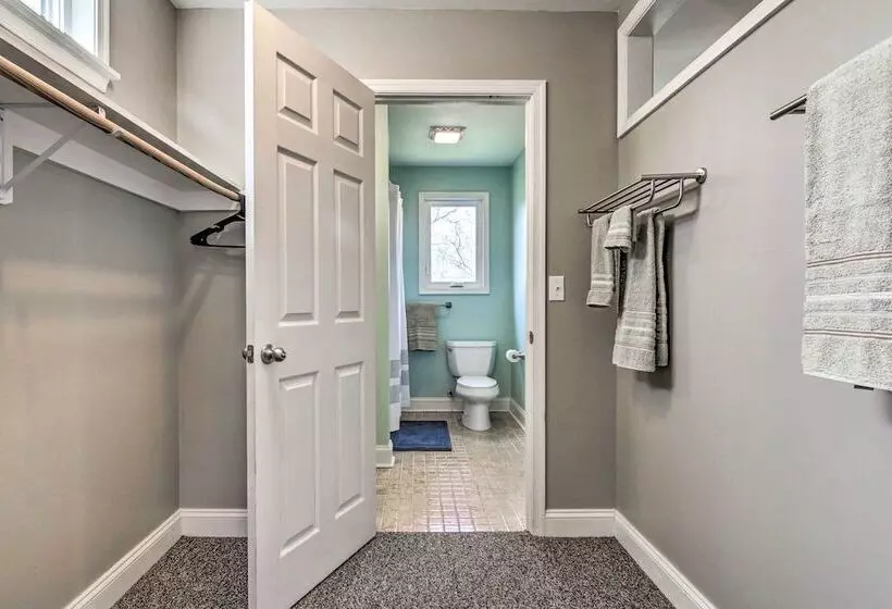 Family Friendly Cambridge Home W/ Fire Pit!