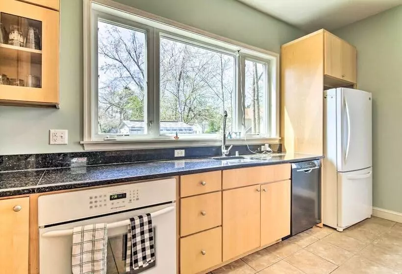 Family Friendly Cambridge Home W/ Fire Pit!