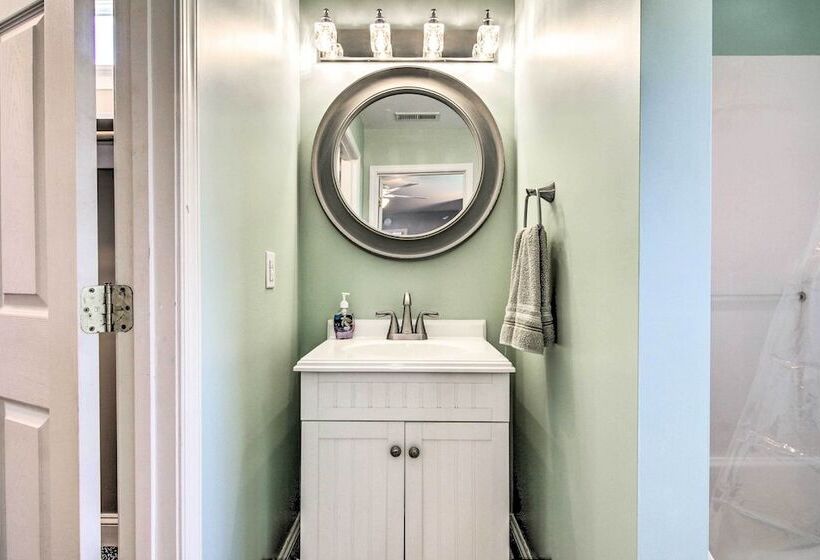 Family Friendly Cambridge Home W/ Fire Pit!