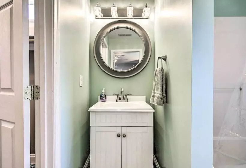 Family Friendly Cambridge Home W/ Fire Pit!