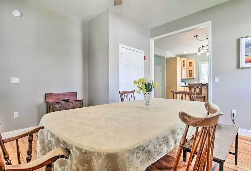 Family Friendly Cambridge Home W/ Fire Pit!