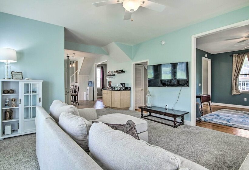 Family Friendly Cambridge Home W/ Fire Pit!