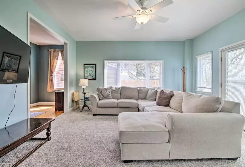 Family Friendly Cambridge Home W/ Fire Pit!