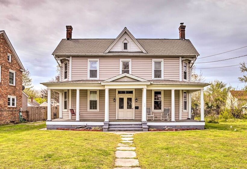 Family Friendly Cambridge Home W/ Fire Pit!