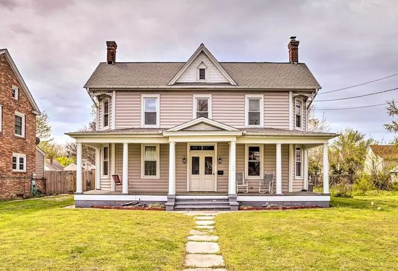 Family Friendly Cambridge Home W/ Fire Pit!