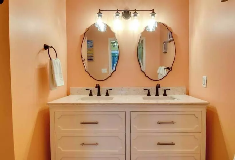 Family Friendly Cambridge Home W/ Fire Pit!