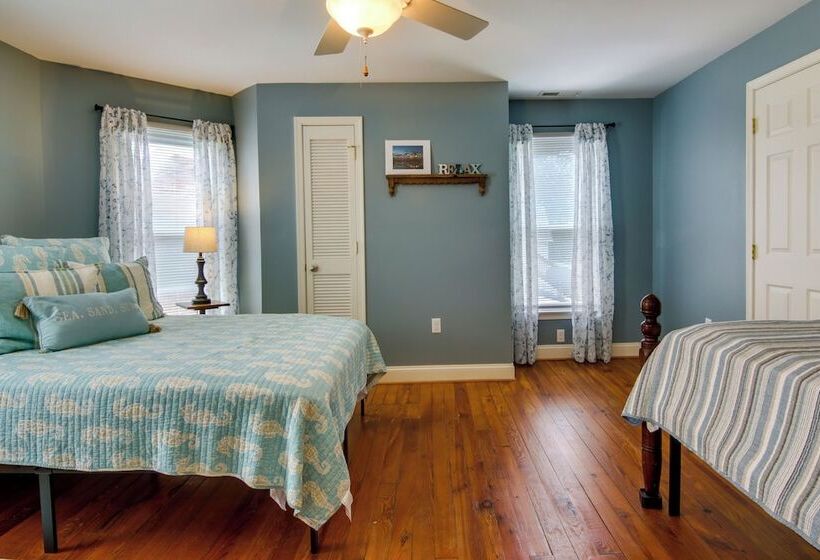 Family Friendly Cambridge Home W/ Fire Pit!