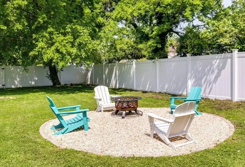 Family Friendly Cambridge Home W/ Fire Pit!