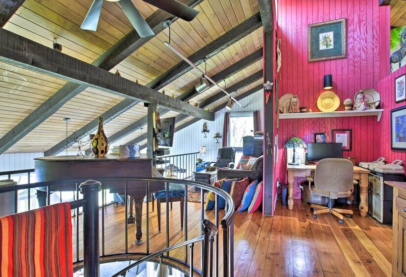 Hilltop Green Lake Home: Dock, Kayaks, Views!