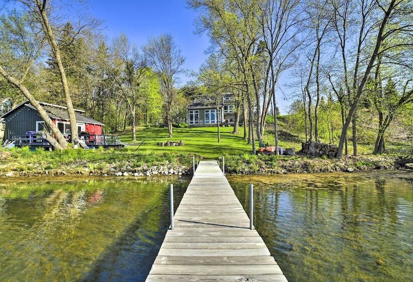 Hilltop Green Lake Home: Dock, Kayaks, Views!