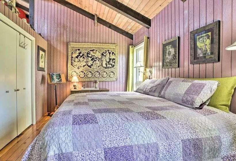 Hilltop Green Lake Home: Dock, Kayaks, Views!