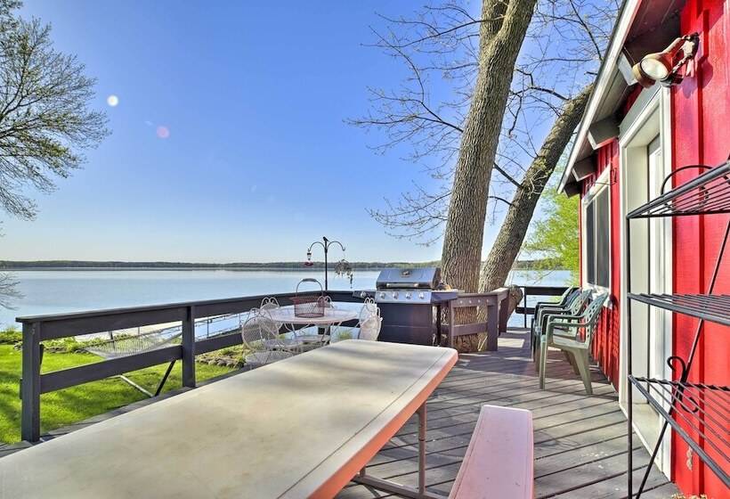 Hilltop Green Lake Home: Dock, Kayaks, Views!