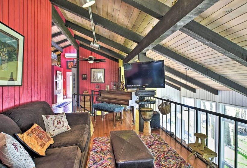 Hilltop Green Lake Home: Dock, Kayaks, Views!