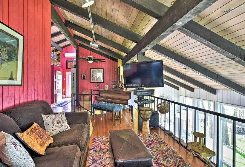 Hilltop Green Lake Home: Dock, Kayaks, Views!