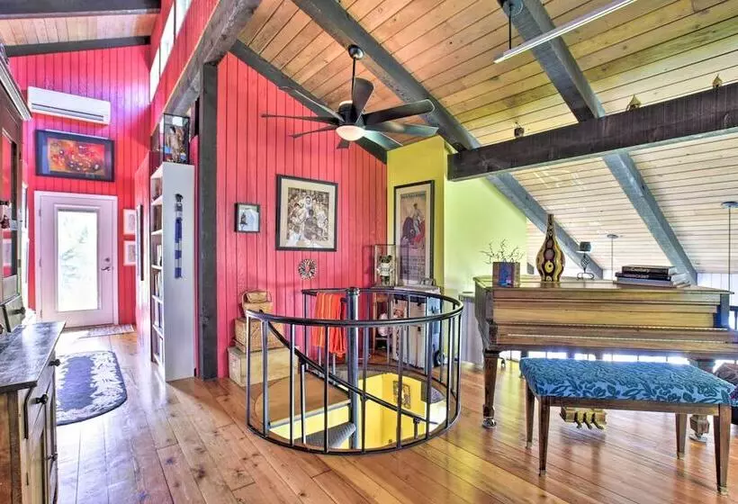 Hilltop Green Lake Home: Dock, Kayaks, Views!