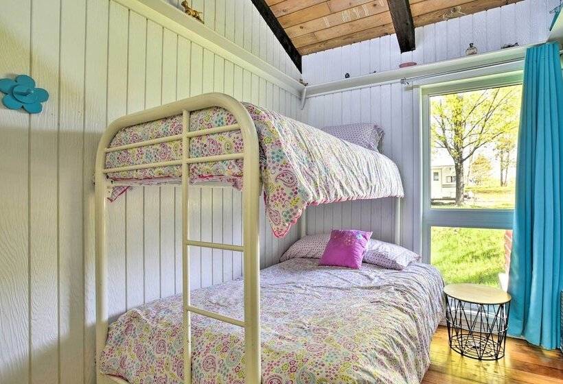 Hilltop Green Lake Home: Dock, Kayaks, Views!