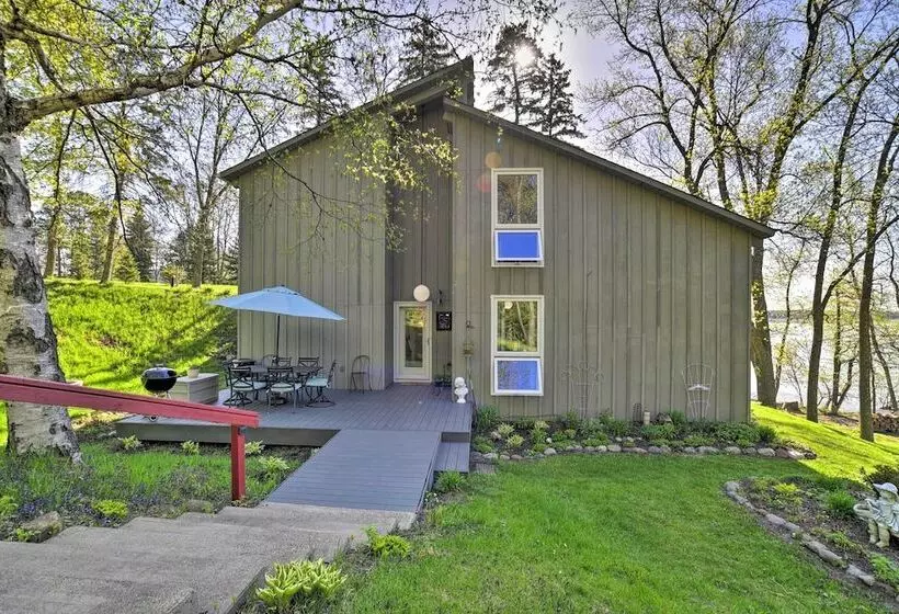 Hilltop Green Lake Home: Dock, Kayaks, Views!