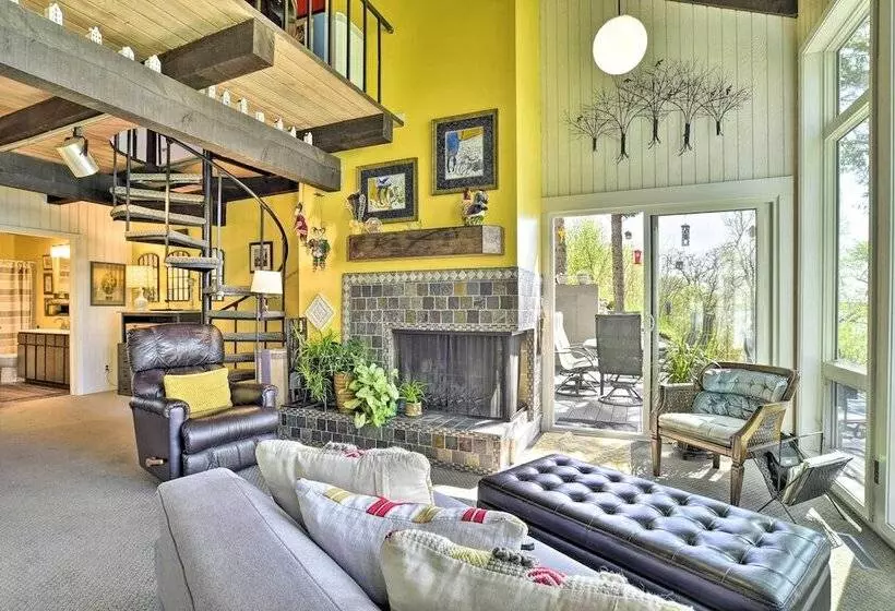 Hilltop Green Lake Home: Dock, Kayaks, Views!