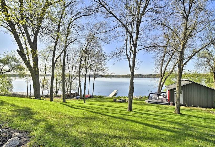 Hilltop Green Lake Home: Dock, Kayaks, Views!