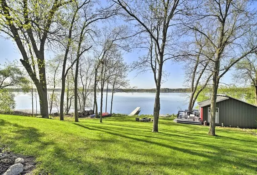 Hilltop Green Lake Home: Dock, Kayaks, Views!