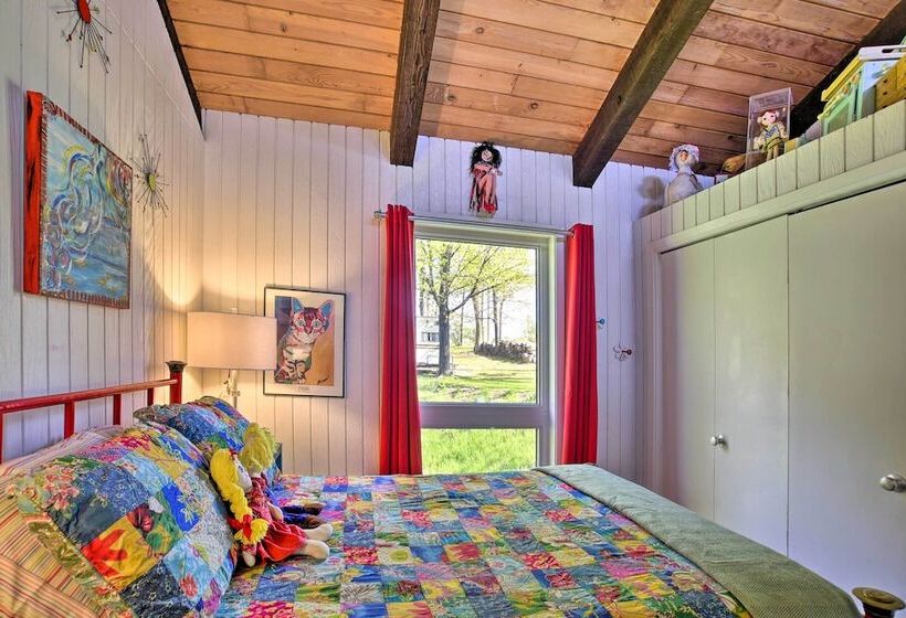 Hilltop Green Lake Home: Dock, Kayaks, Views!