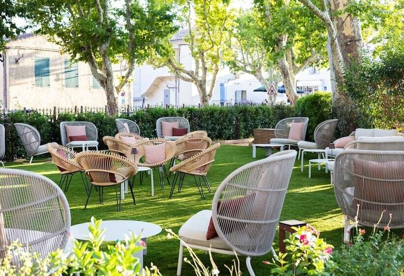 Отель Hôtel Et Restaurant La Bastide Bourrelly Mathias Dandine