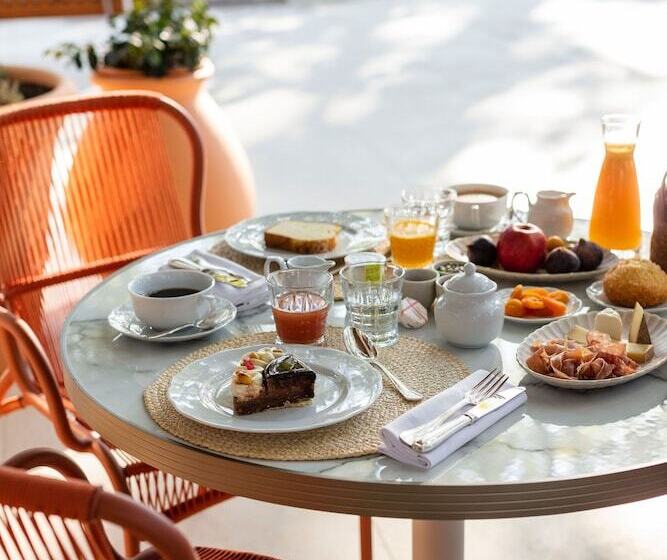 Отель Hôtel Et Restaurant La Bastide Bourrelly Mathias Dandine