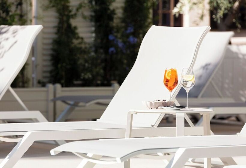 Отель Hôtel Et Restaurant La Bastide Bourrelly Mathias Dandine