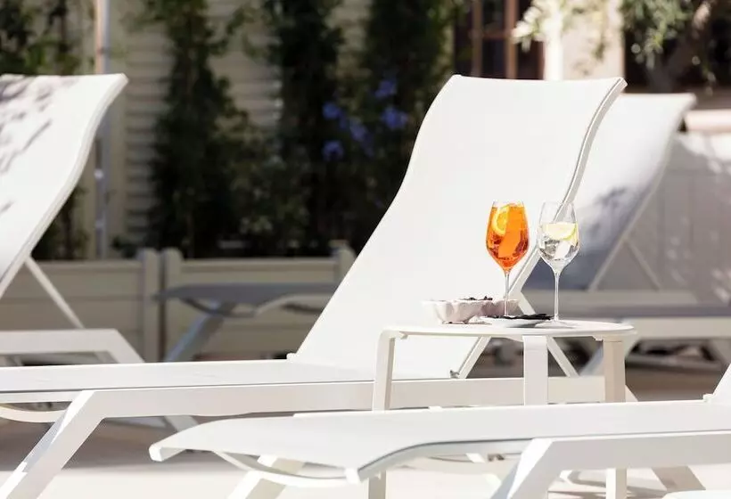 Hotelli Hôtel Et Restaurant La Bastide Bourrelly   Mathias Dandine