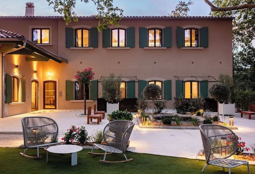 Отель Hôtel Et Restaurant La Bastide Bourrelly Mathias Dandine