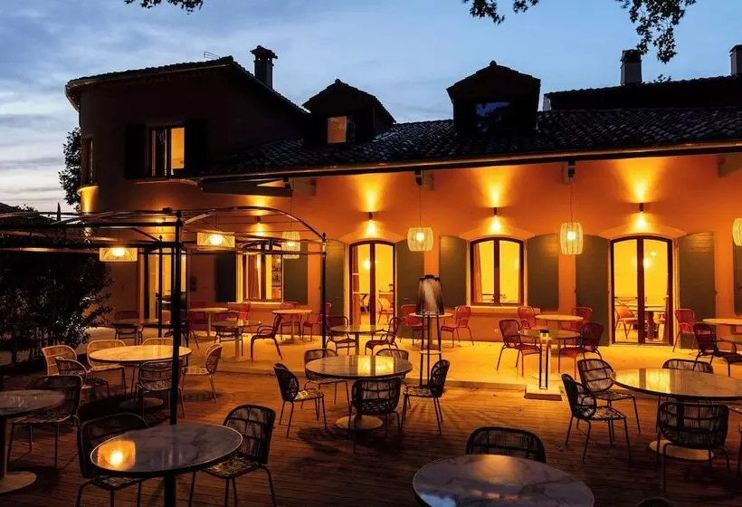 Hotelli Hôtel Et Restaurant La Bastide Bourrelly   Mathias Dandine