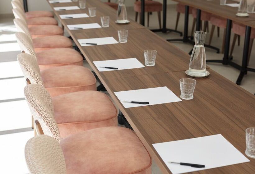 Отель Hôtel Et Restaurant La Bastide Bourrelly Mathias Dandine