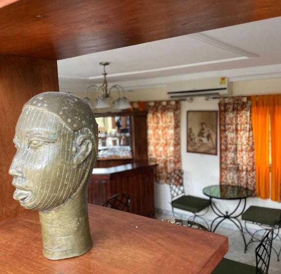 هتل Veronica Guest House