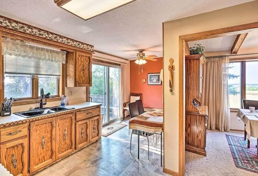 Hunting & Fishing Lodge < 3 Mi From Lake Sakakawea