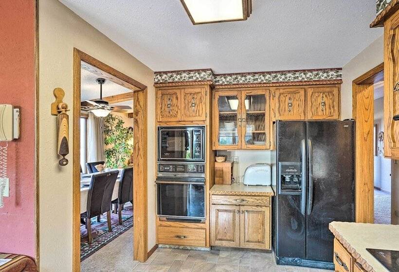 Hunting & Fishing Lodge < 3 Mi From Lake Sakakawea