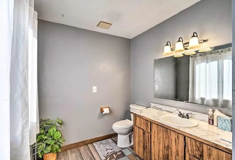 Hunting & Fishing Lodge < 3 Mi From Lake Sakakawea