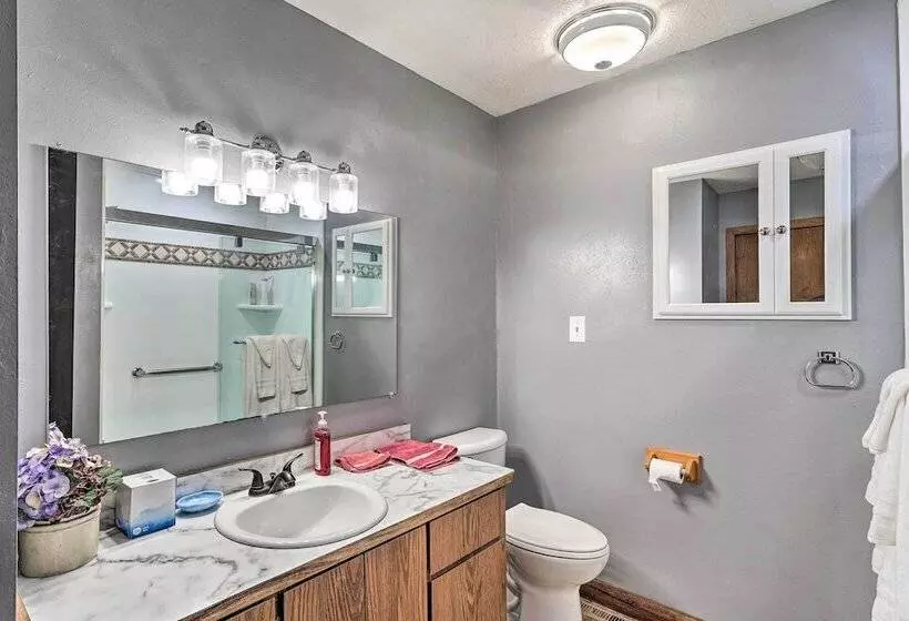 Hunting & Fishing Lodge < 3 Mi From Lake Sakakawea