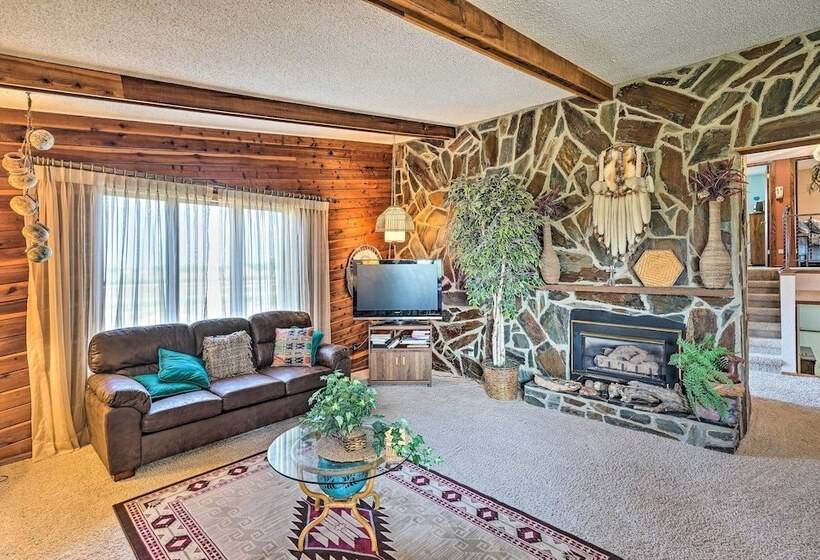 Hunting & Fishing Lodge < 3 Mi From Lake Sakakawea