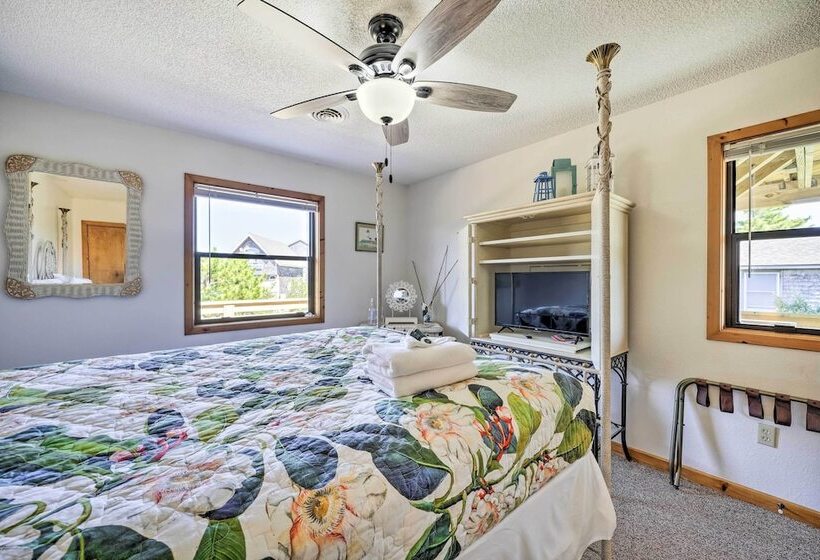 Lovely Avon Home: Walk To Bay & Boat Launch!