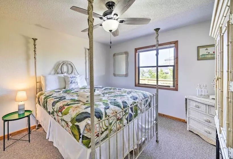 Lovely Avon Home: Walk To Bay & Boat Launch!