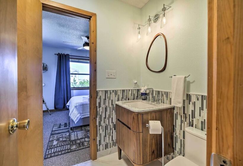 Lovely Avon Home: Walk To Bay & Boat Launch!