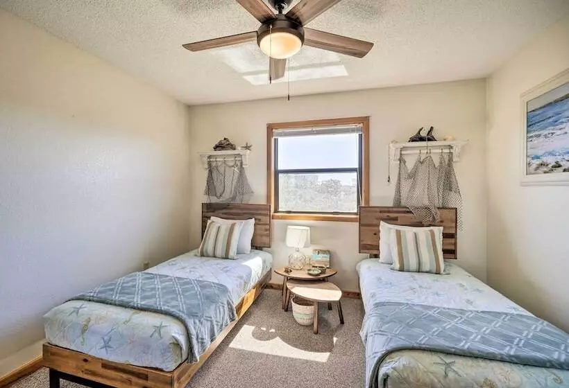 Lovely Avon Home: Walk To Bay & Boat Launch!